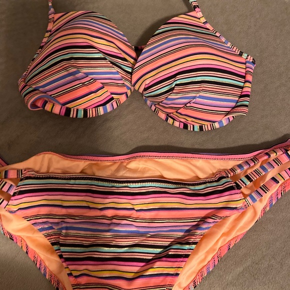 Victoria’s Secret Bikini - Picture 1 of 3